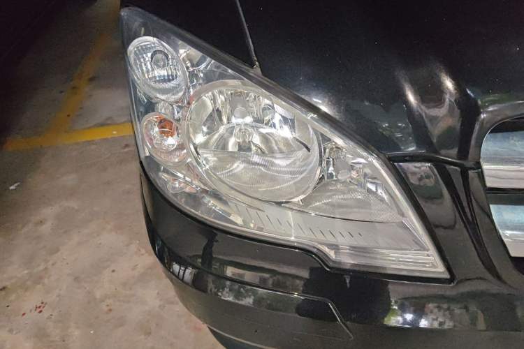 Used Mercedes-Benz Vito 2013 3.0L Elite Edition Right Front Headlight