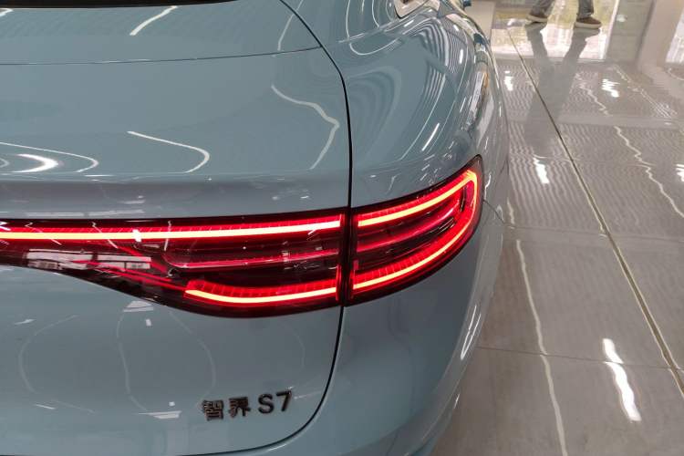 Used Hima Luxeed S7 2025 785 km Ultra