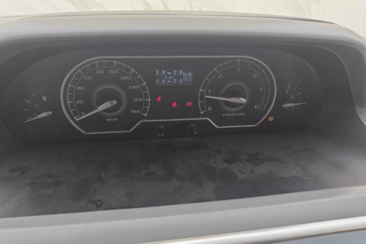 Used SAIC MAXUS Xintu V80 2019 2.5T Classic Edition 6-Speed Manual – Aoyuntong Short Wheelbase Mid-Height Design 5/6 Seats Instrument Cluster