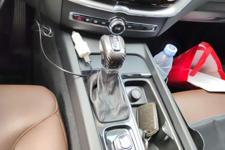 Used Volvo XC60 2021 T5 4x4 Smart Luxury Edition Gear Lever