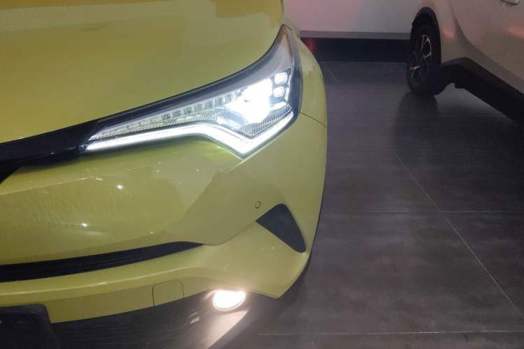 Used Toyota C-HR 2018 2.0L Luxury Sunroof Version China VI Standard Left Front Headlight