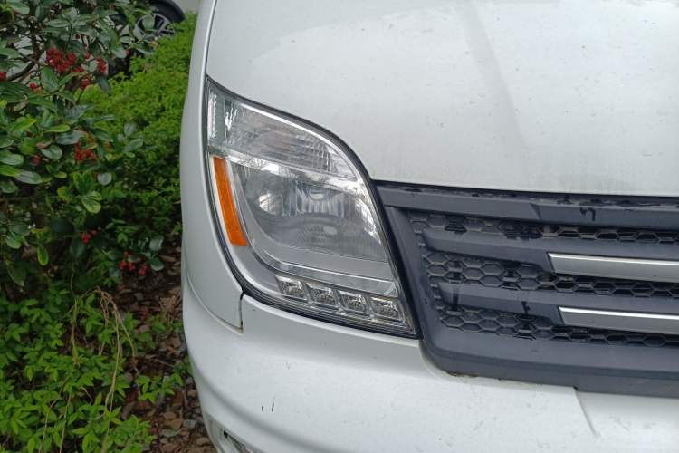 Used SAIC MAXUS Xintu V80 2021 2.0T Manual Classic Aoyuntong Long Wheelbase Mid-Roof 6/7/8/9-Seater