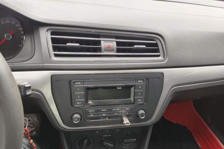 Used Volkswagen Lavida 2019 Lavida Start 1.5L Automatic Trendy Version China VI Standard Audio And AC Panel