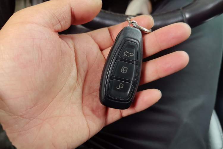 Used Ford Mondeo 2011 2.3L Luxury Model
