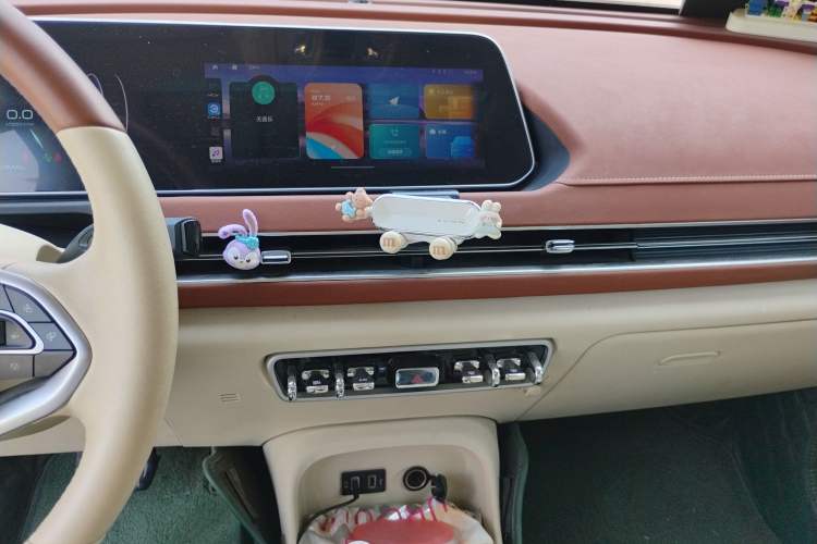 Used ORA Good Cat 2021 500km Long-Range Apollo Edition Ternary Lithium Audio And AC Panel