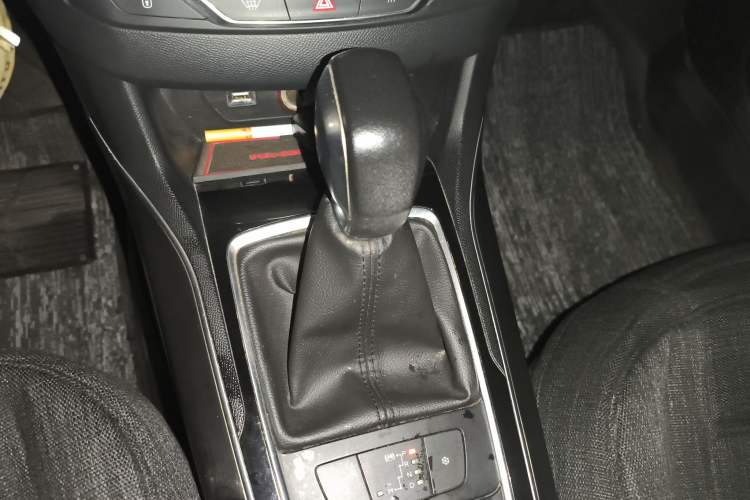 Used Peugeot 408 2014 1.8L Automatic Luxury Edition Gear Lever
