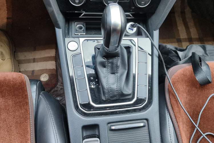 Used Volkswagen Magotan 2019 330TSI DSG Luxury Version China VI Standard Gear Lever