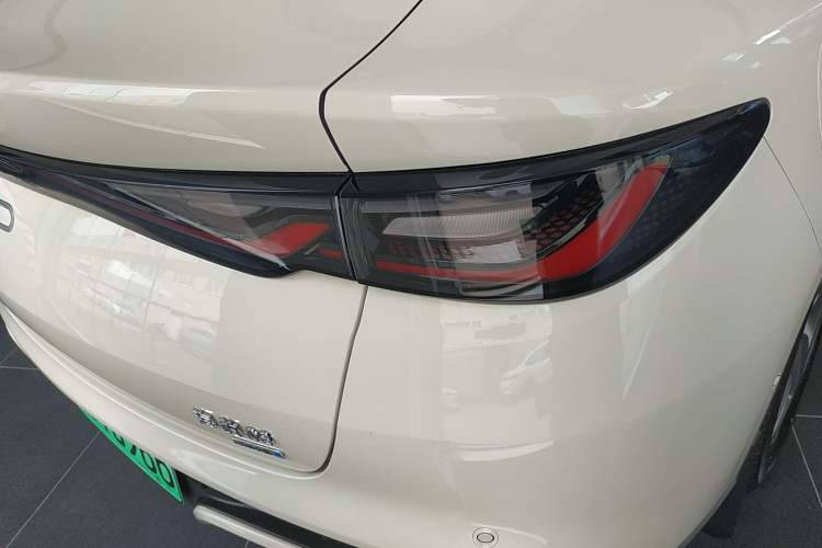 Used BYD Seal 06 New Energy 2025 EV 545KM Premium Edition Right Rear Taillight