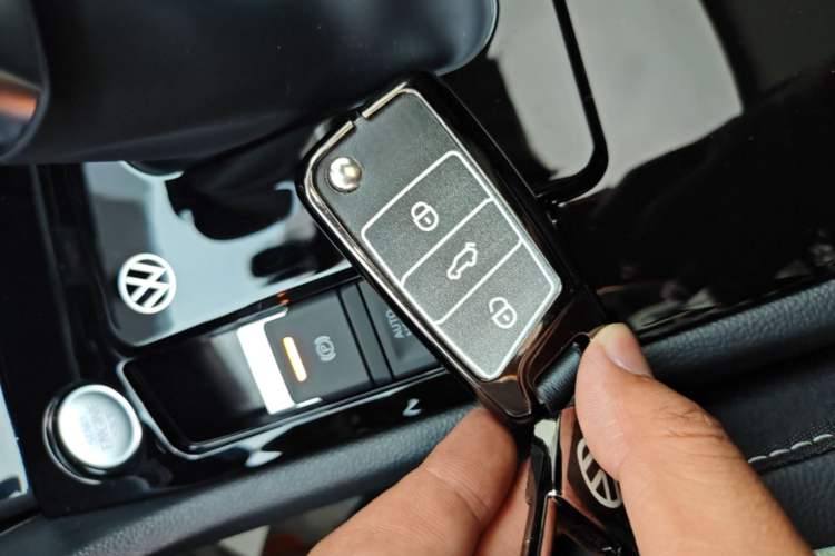 Used Volkswagen Tiguan L 2024 Outstanding Model 330TSI Automatic Two-Wheel Drive R-Line Dragon Glory Edition
