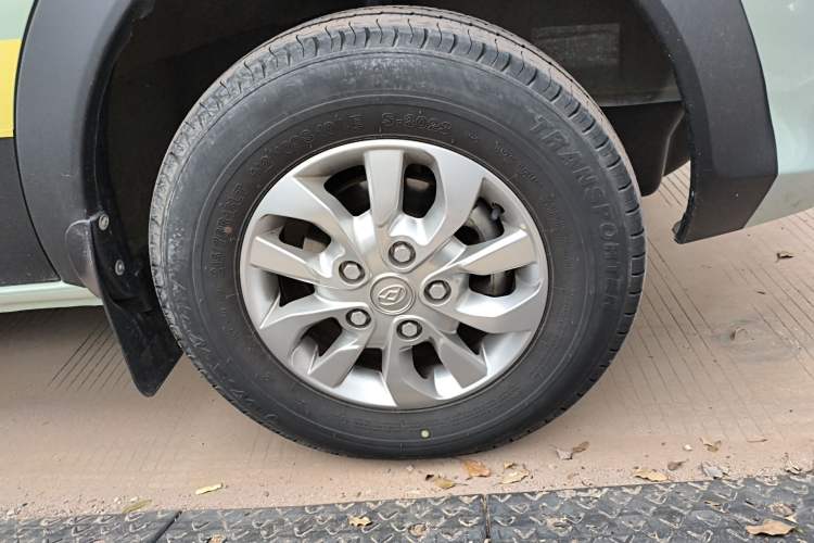 Used SAIC MAXUS Xintu V80  Right Front Wheel Hub