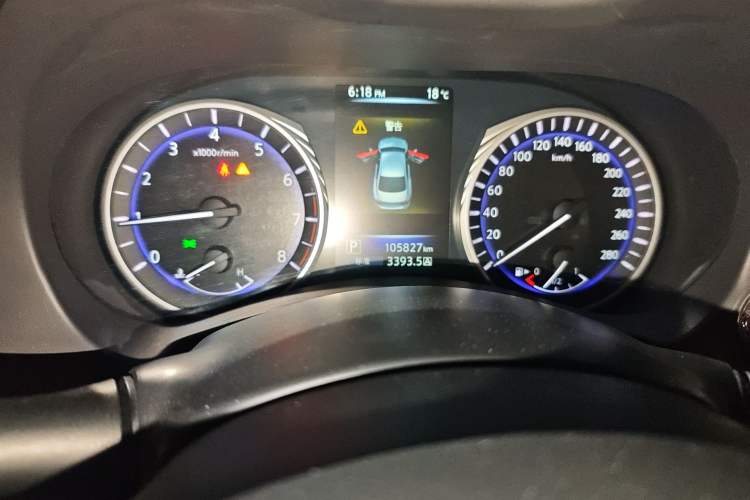 Used Infiniti Q50L 2015 2.0T Comfort Edition Odometer Close Up