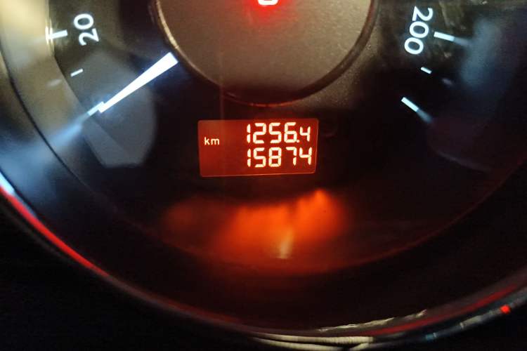 Used Peugeot 3008 2016 1.6THP Automatic Classic Edition Odometer Close Up