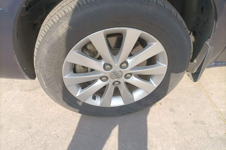 Used Buick GL8 2014 2.4L Classic Edition Left Front Wheel Hub