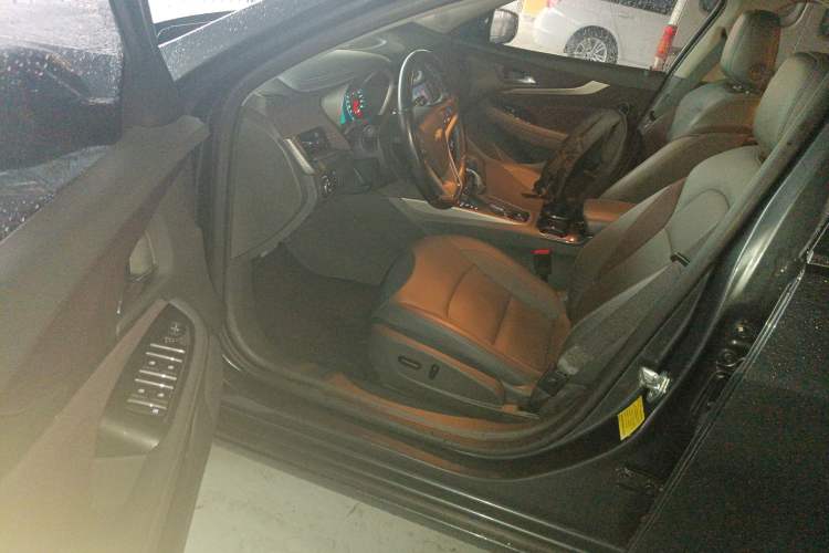 Used Chevrolet Malibu 2017 1.5T Automatic Luxury Edition Driver Seat