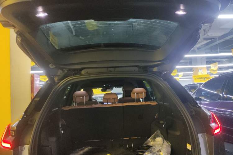 Used Nio ES8 2020 415 km Range 7-Seater Version Trunk