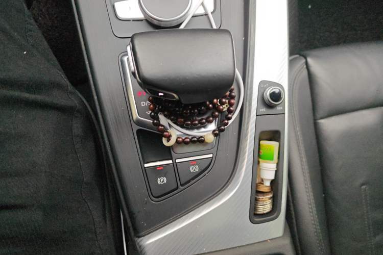 Used Audi A4L 2018 30th Anniversary Edition 40 TFSI Fashion Model Gear Lever