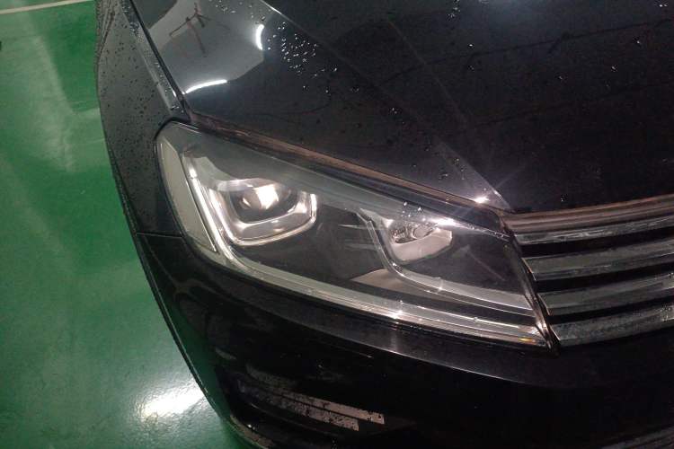 Used Volkswagen Touareg 2017 3.0 TSI Touareg Model Right Front Headlight