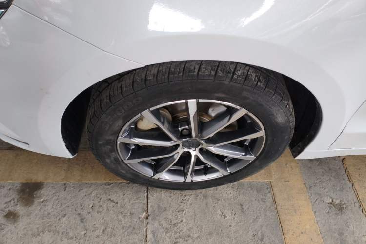 Used Geely Auto Emgrand GT 2021 1.8T Flagship Edition Left Front Wheel Hub