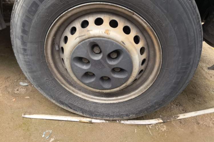 Used Iveco Daily 2017 2.8T V35 Cargo Van Mid-Roof 3/6 Seats 43S5
