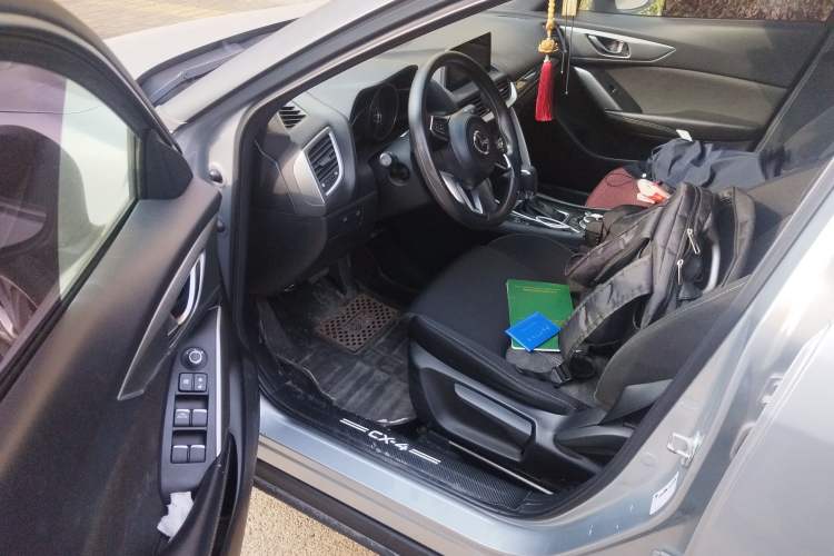 Used Mazda CX-4 2018 2.0L Automatic Two-Wheel Drive Blue Sky Dynamic Version China V Standard Driver Seat