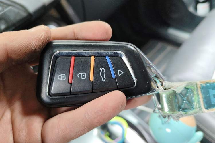 Used Renault Koleos 2013 2.5L 4x4 Comfort Edition with Navigation
