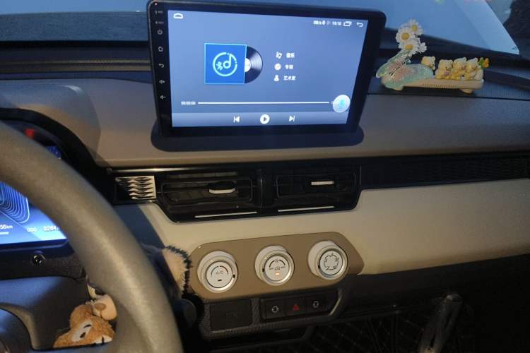 Used Chery QQ Ice Cream 2024 Edition Youth Version 205km Sundae Audio And AC Panel