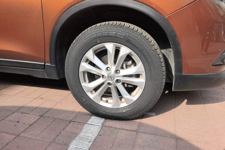 Used Nissan X-Trail 2014 2.0L CVT Comfort Edition 2WD Right Front Wheel Hub