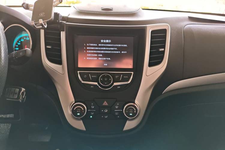 Used CHANGAN CS35 2015 1.6L Automatic Luxury Model China V Standard
