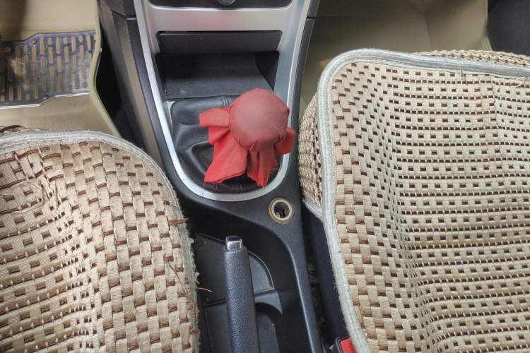 Used Peugeot 307 2013 Hatchback 1.6L Manual Comfort Edition Gear Lever