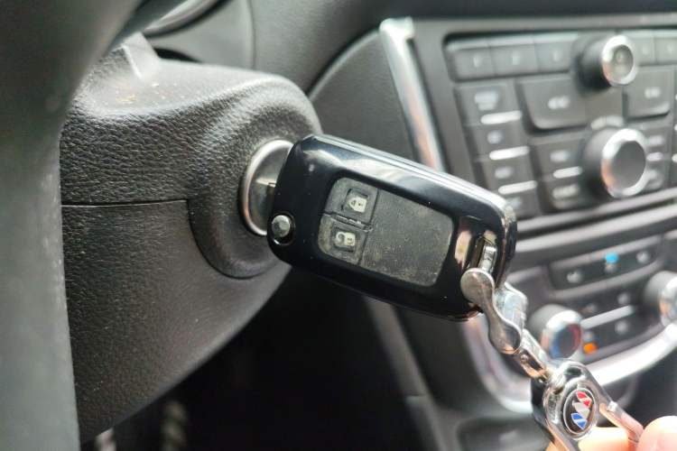 Used Buick Encore 2015 1.4T Automatic Two-Wheel Drive Urban Elite Version
