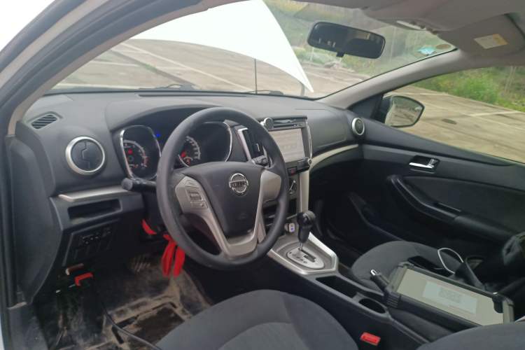 Used Venucia T70 2015 2.0L CVT Smart Choice Edition Center Console