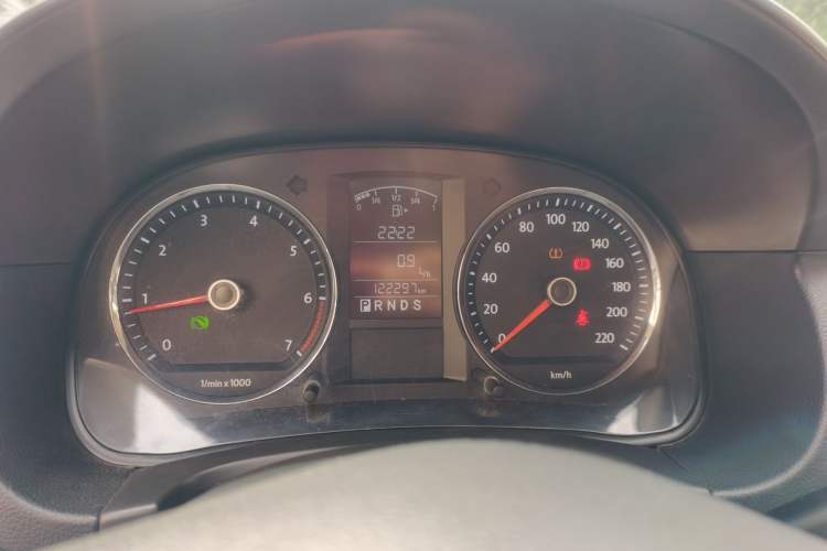 Used Volkswagen Lavida 2011 1.6L Automatic Premium Edition Instrument Cluster