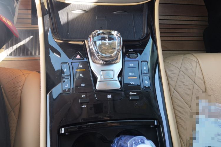 Used Denza D9 2024 DM-i 980 Four-Wheel Drive Prestige Model
