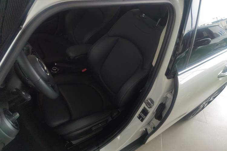 Used MINI 2023 Updated 1.5T COOPER Artist Five-Door Edition Left Front Seat