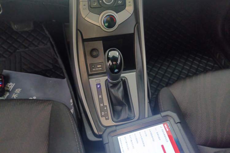 Used Hyundai Elantra (5th Generation / Langdong) 2016 1.6L Automatic Smart Version