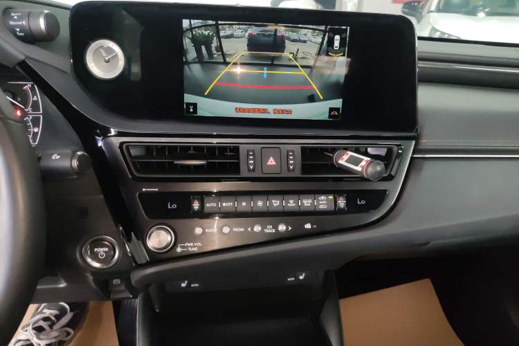 Used Lexus ES 2022 300h Excellence Edition
