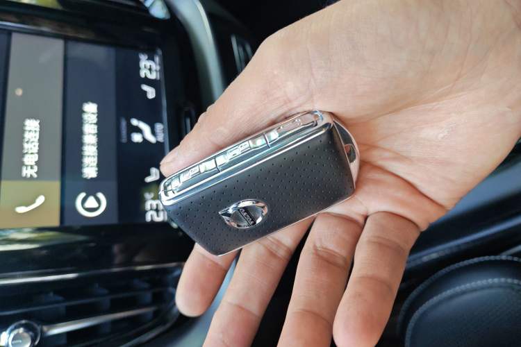 Used Volvo XC60 New Energy 2019 T8 E-Drive Hybrid Intelligent Luxury Sport Edition China V Standard
