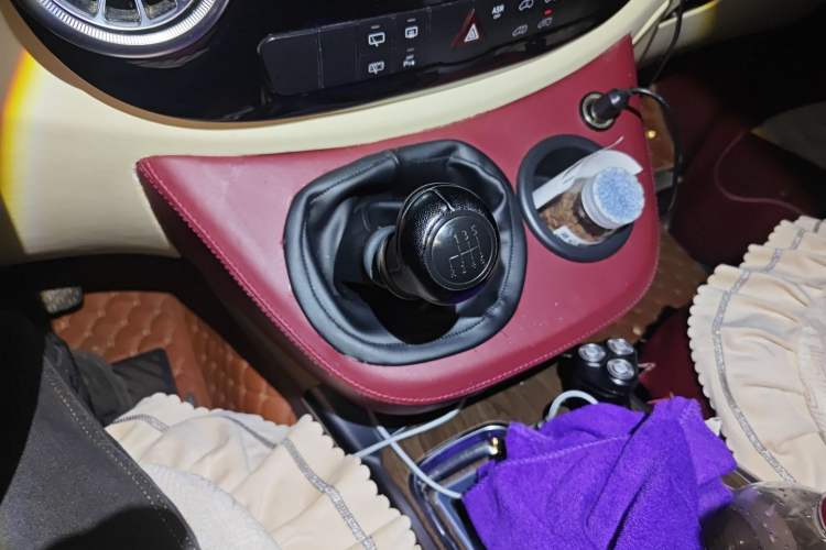 Used Mercedes-Benz Vito 2013 2.1T Elite Edition Gear Lever