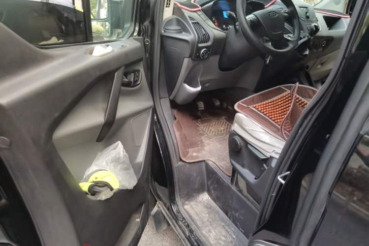 Used Ford Transit 2019 2.0T Diesel Multi-Purpose Commercial Vehicle Short Wheelbase Low Roof 6-Seater China VI Standard
