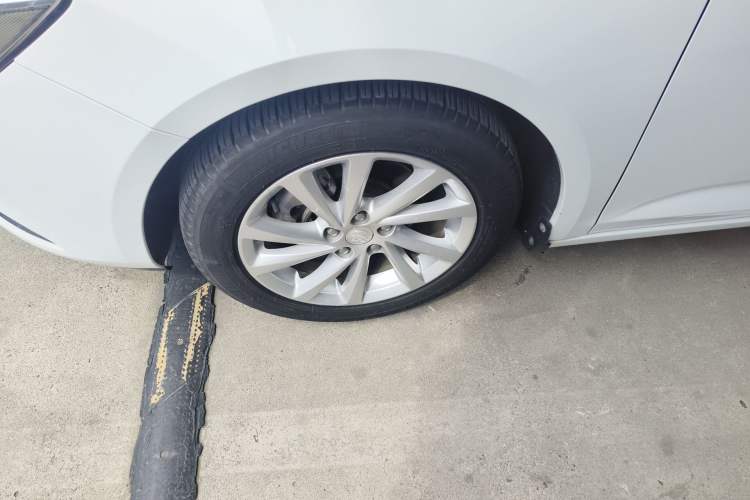 Used Buick Verano 2017 Sedan 15S Automatic Leading Model Exterior 4