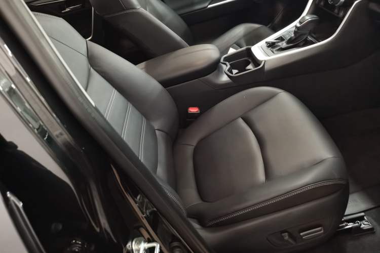 Used Toyota RAV4 2023 2.0L CVT Two-Wheel Drive Fashion Plus Edition
