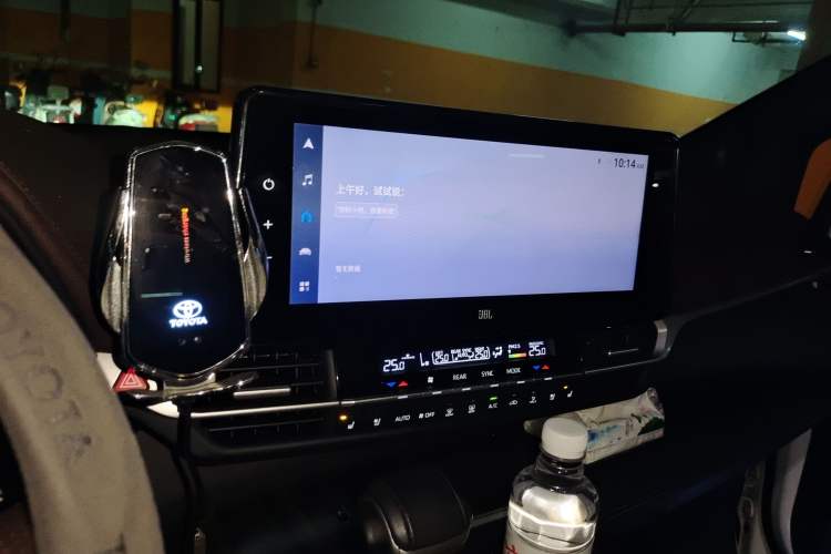 Used Toyota SIENNA 2023 2.5L Hybrid Platinum Edition Audio And AC Panel