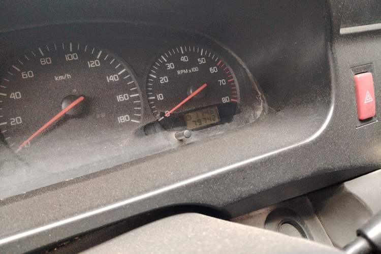 Used Jinbei Hiace 2016 2.2L Express Van Version V22
