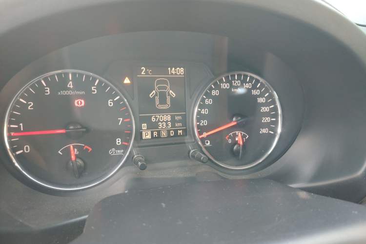 Used Dongfeng Fengdu MX6 2015 2.0L CVT Two-Wheel Drive Dream Edition