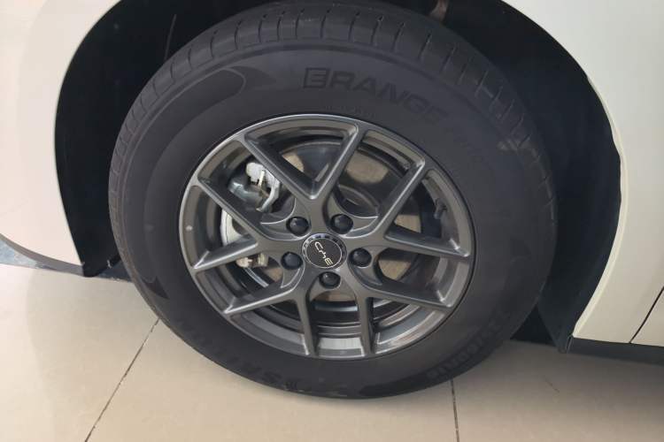 Used BYD Seal 06 New Energy 2024 DM-i 80KM Luxury Model Left Front Wheel Hub