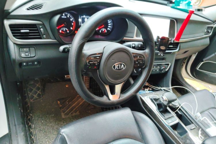 Used Kia K5 2016 2.0L Automatic GLS Center Console