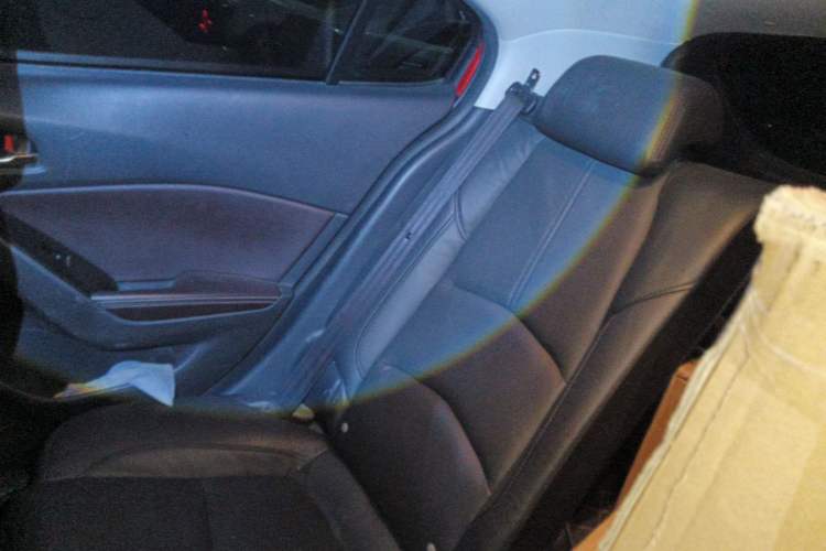 Used Mazda 3 Axela 2017 Hatchback 2.0L Automatic Sport Model China V Emission Standard Left Rear Seat