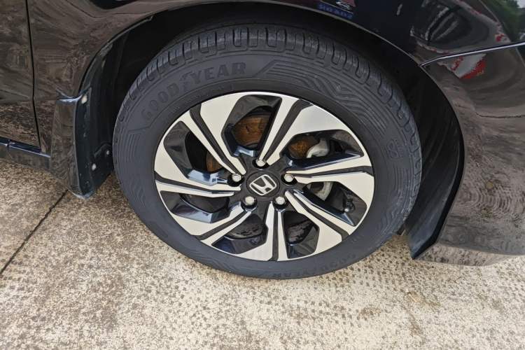 Used Honda Crider 2017 1.8L CVT Luxury Special Edition Right Front Wheel Hub