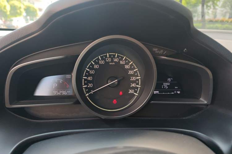 Used Mazda 3 Axela 2017 Sedan 1.5L Automatic Luxury Model Emission Standard China V Instrument Cluster