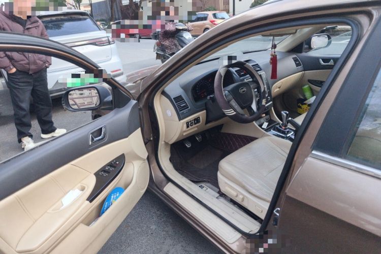 Used BYD G6 2013 2.0L Manual Luxury Version
